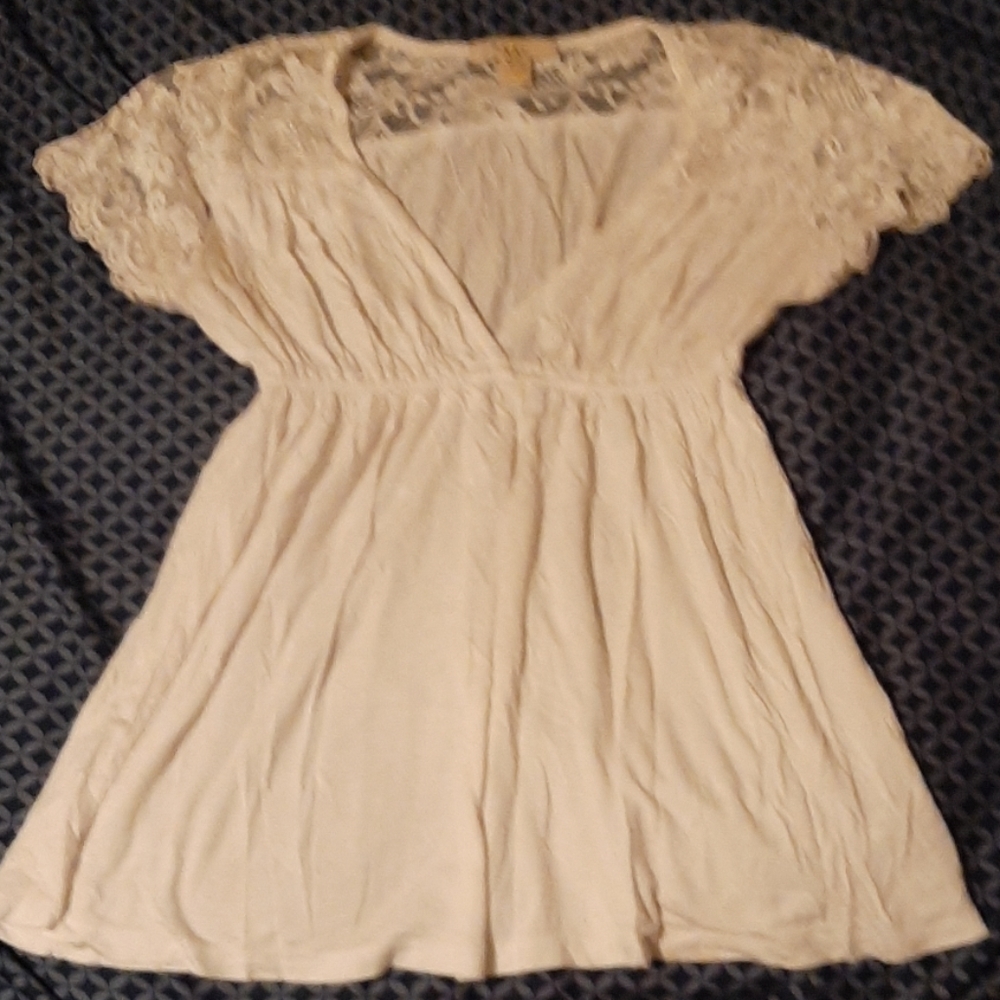 Lacey shoulder top